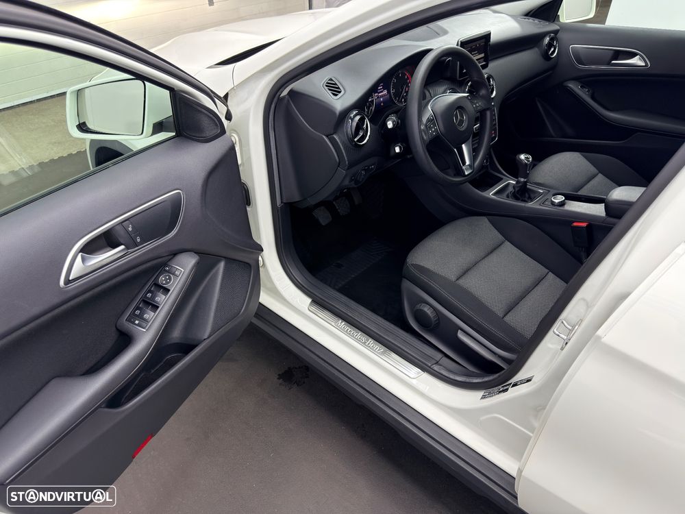 Mercedes-Benz GLA 180 d Style - 11