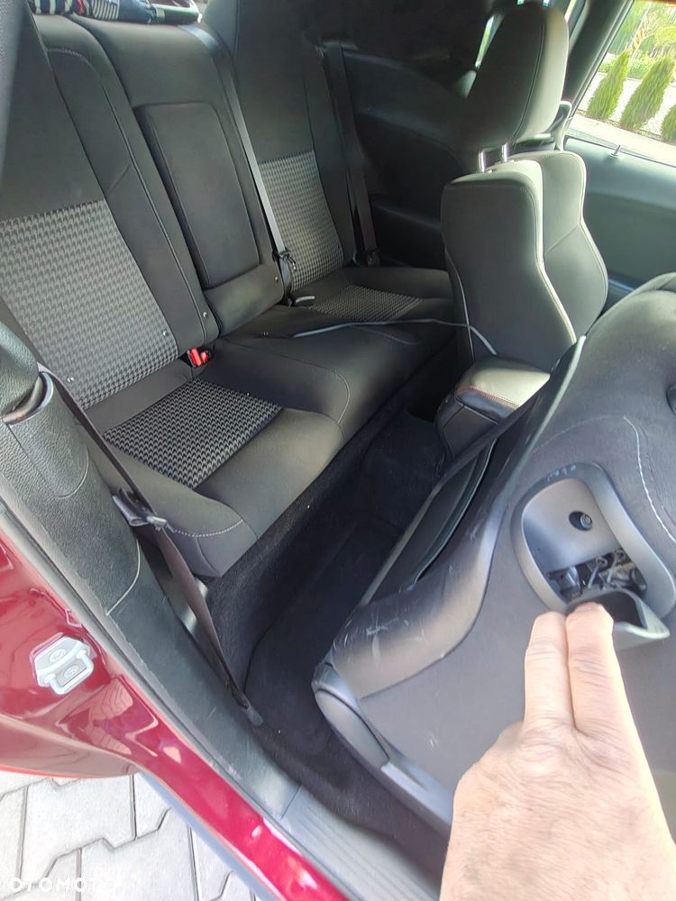 Dodge Challenger - 12