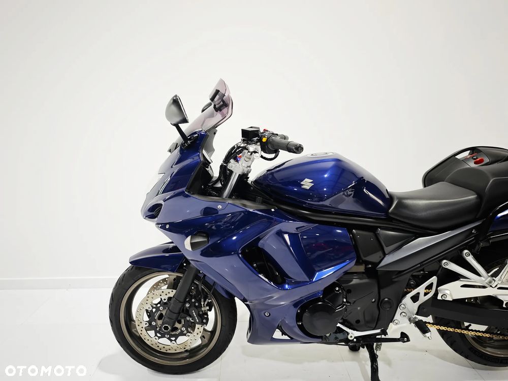Suzuki GSX - 13