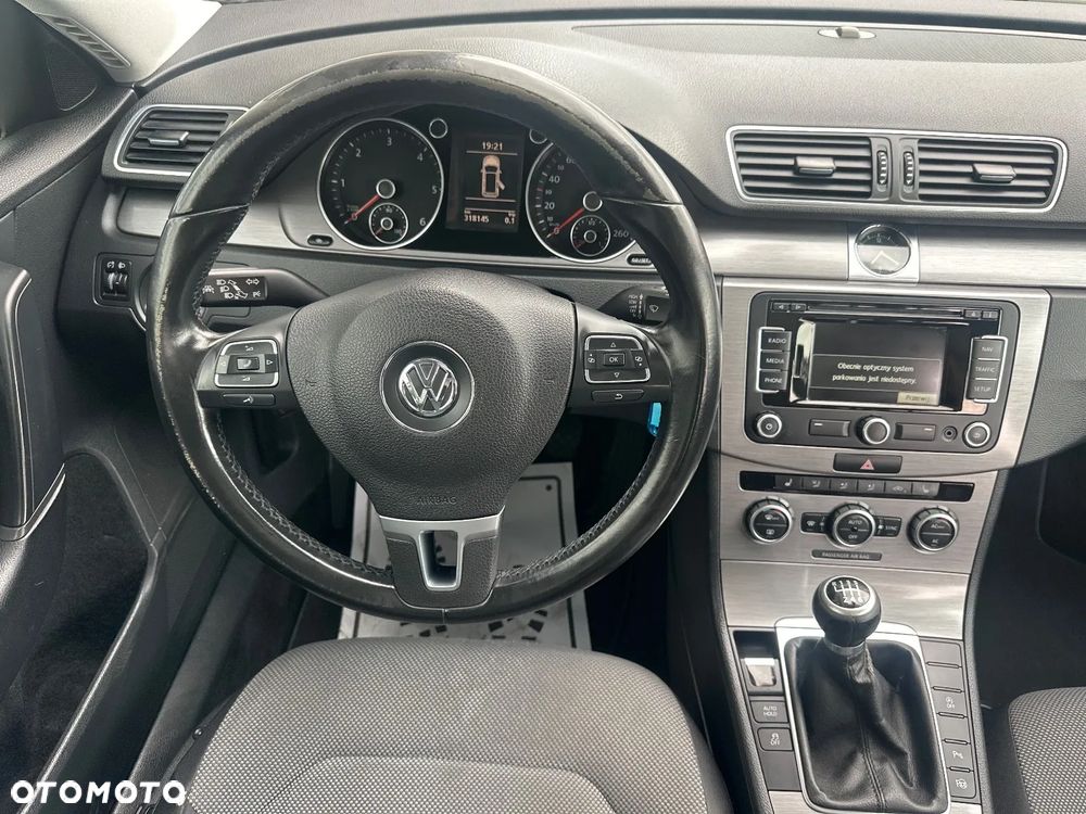 Volkswagen Passat 2.0 Blue TDI SCR Comfortline - 18