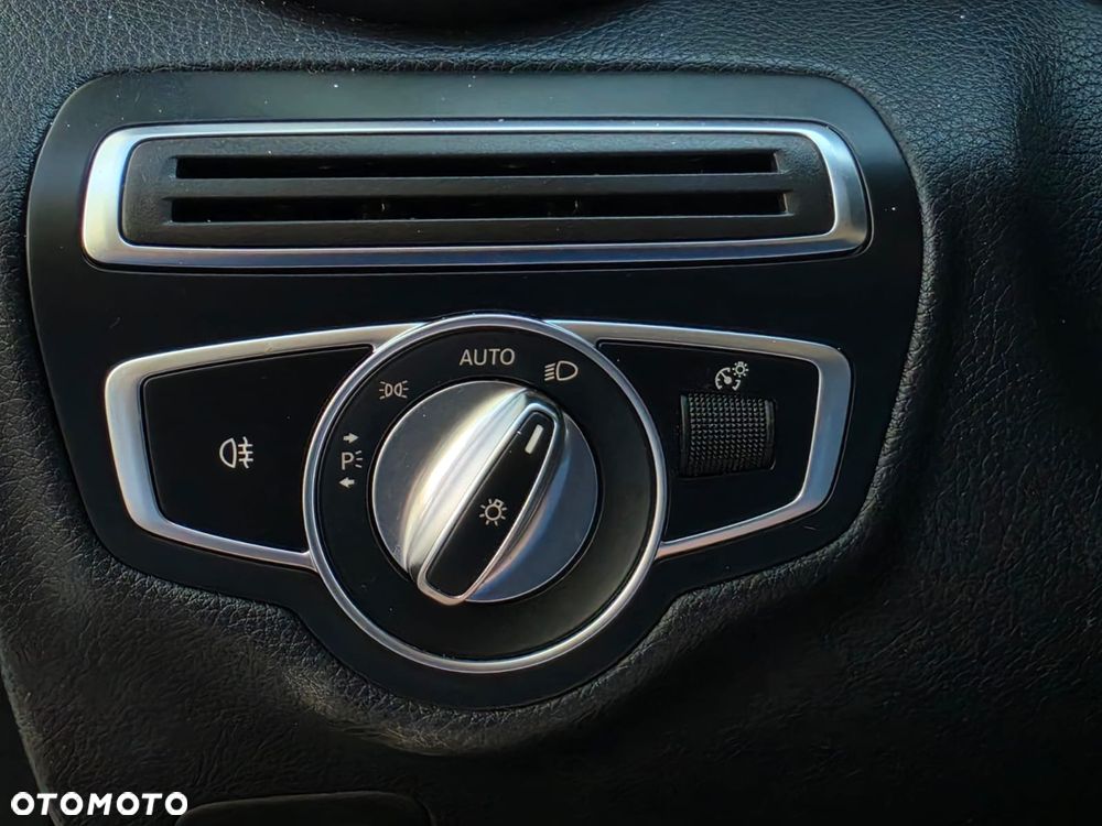 Mercedes-Benz Klasa C 200 4MATIC 9G-TRONIC - 20