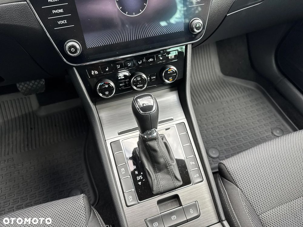 Skoda Superb 2.0 TDI SCR 4x4 Style DSG - 11