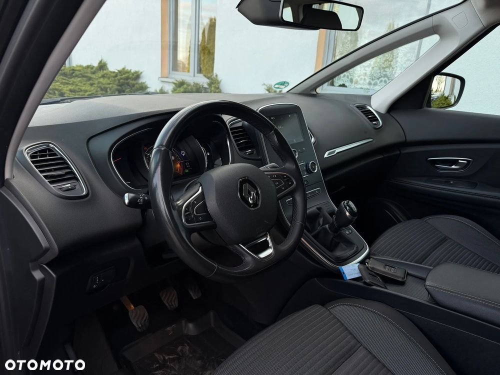 Renault Grand Scenic - 17