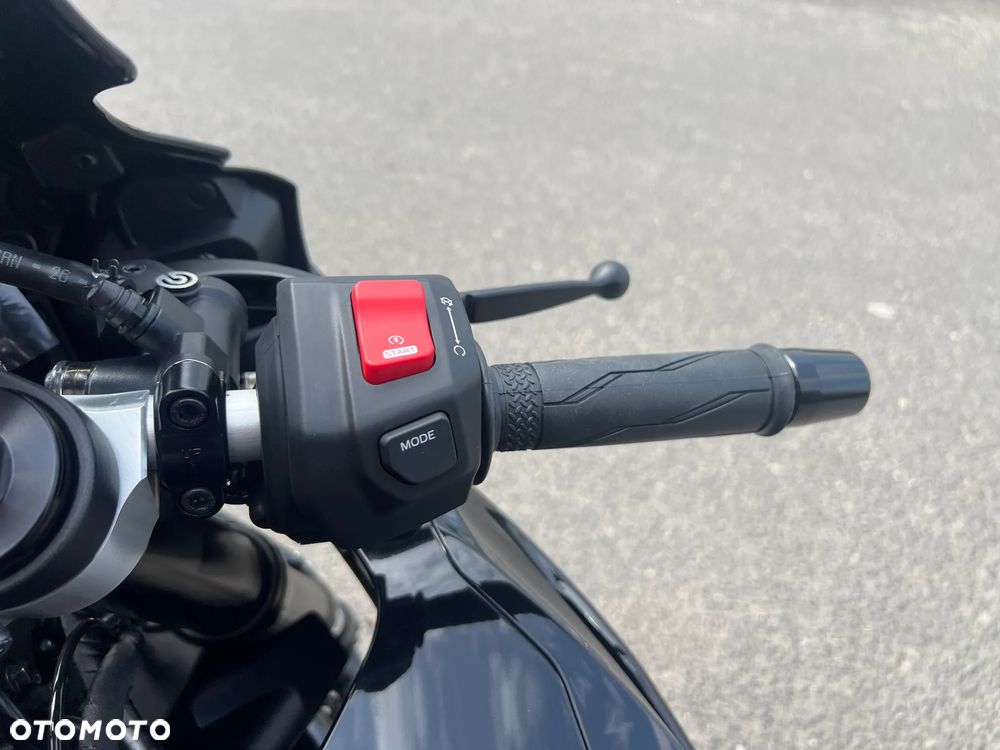 Yamaha R7 - 15