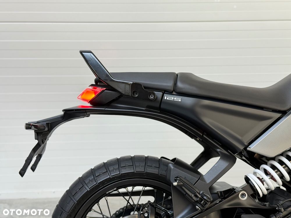 Husqvarna Svartpilen - 18