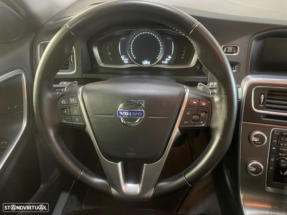 Volvo V60 Cross Country 2.0 D3 Momentum Geartronic - 17