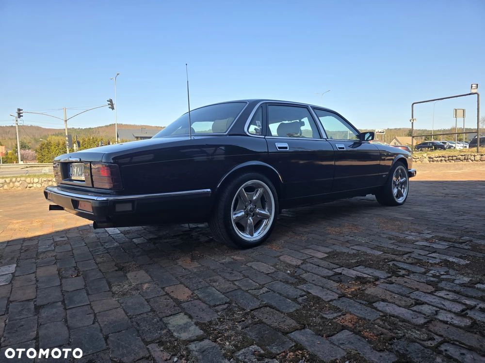 Jaguar XJ Soverign 3.2i - 13