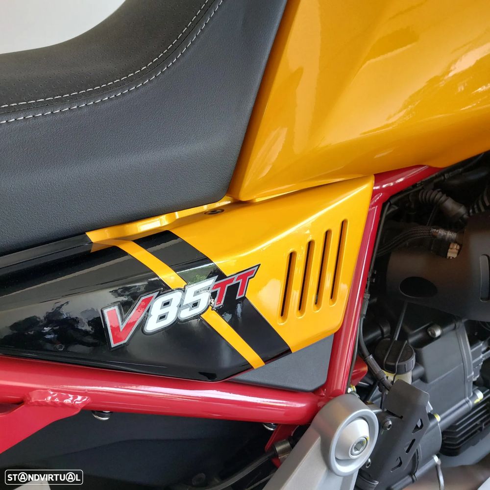 Moto Guzzi V85 TT - 8