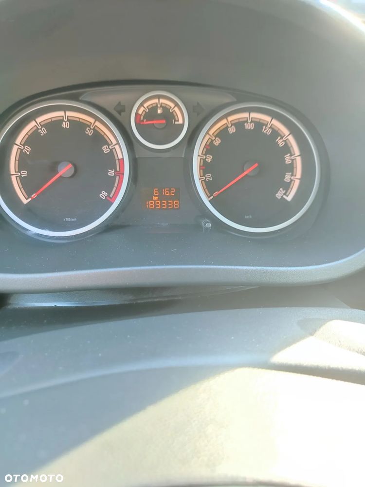 Opel Corsa 1.4 16V Satellite - 10