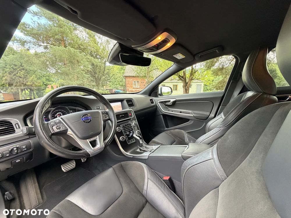 Volvo V60 D4 Geartronic R-Design - 17