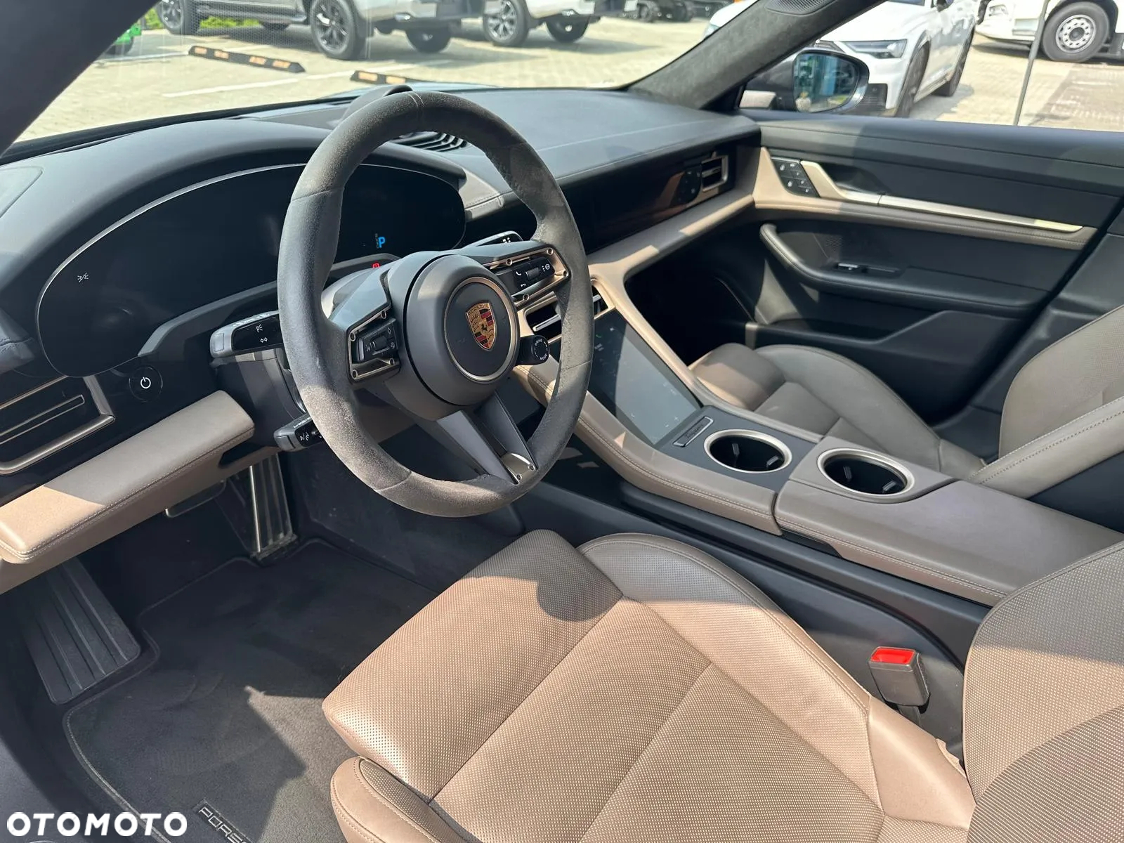 Porsche Taycan - 12