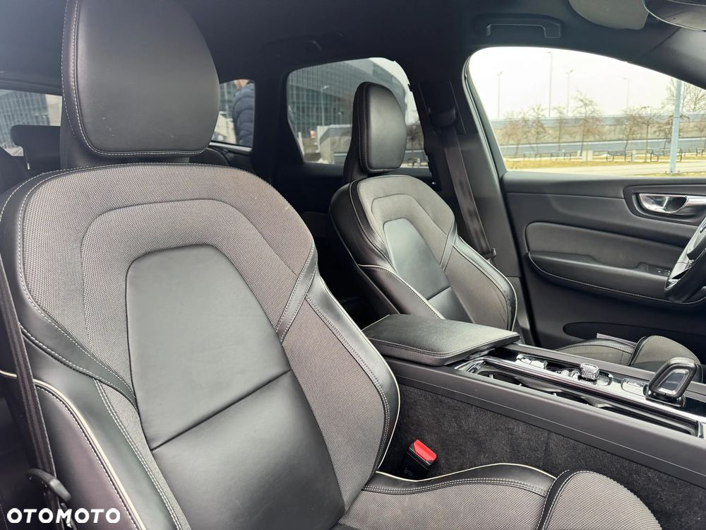 Volvo XC 60 B4 B R-Design - 13