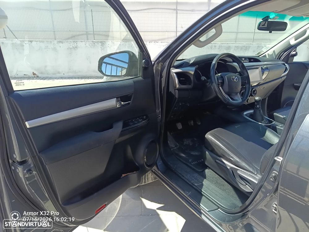 Toyota Hilux 2.4 D-4D 2WD CD Tracker - 27