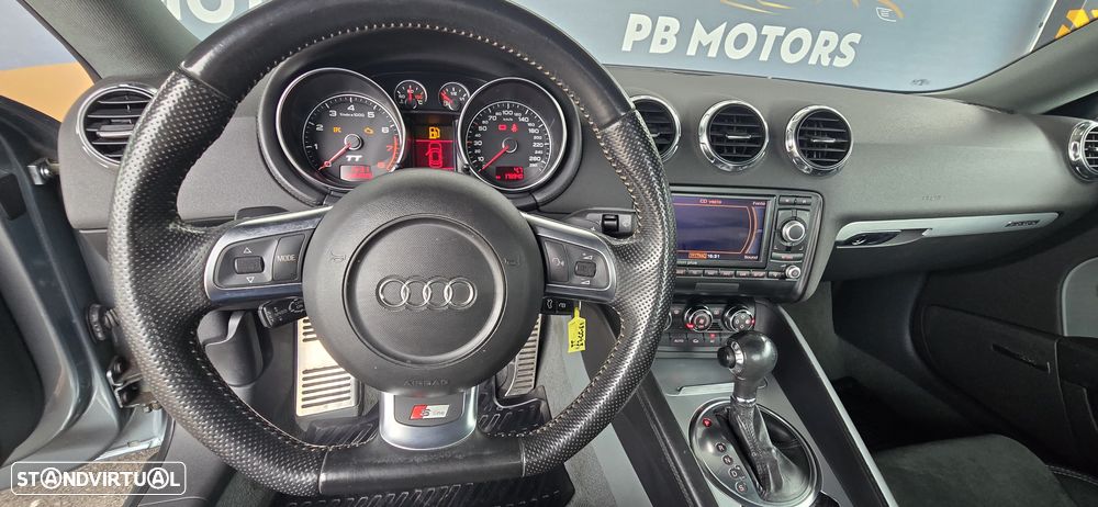 Audi TT Coupé 3.2 quattro S tronic - 27