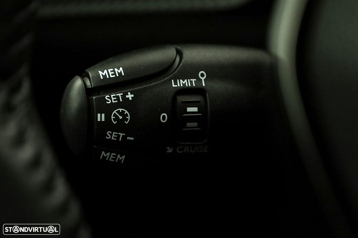 Peugeot 2008 1.2 PureTech Allure - 18