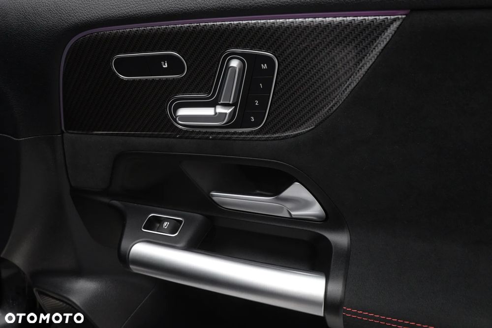 Mercedes-Benz GLA 200 d 4-Matic AMG Line 8G-DCT - 31