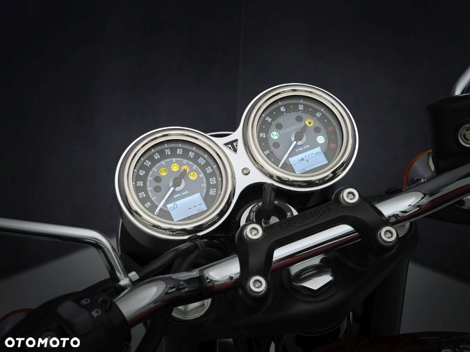 Triumph Bonneville - 8