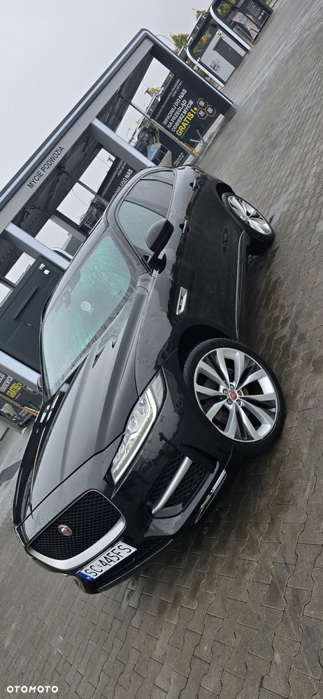 Jaguar F-Pace 20d AWD R-Sport - 18