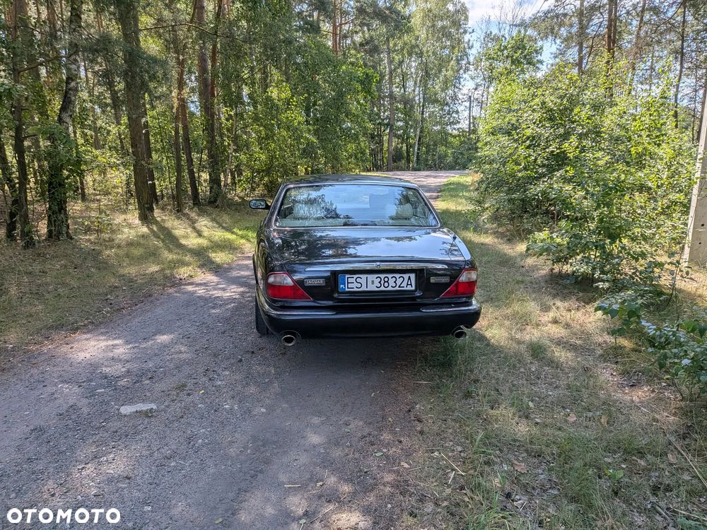 Jaguar XJ - 4