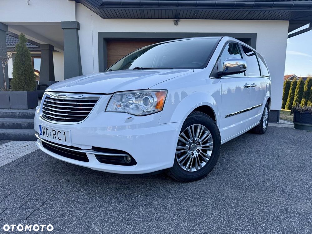 Chrysler Town & Country 3.6 Limited - 1