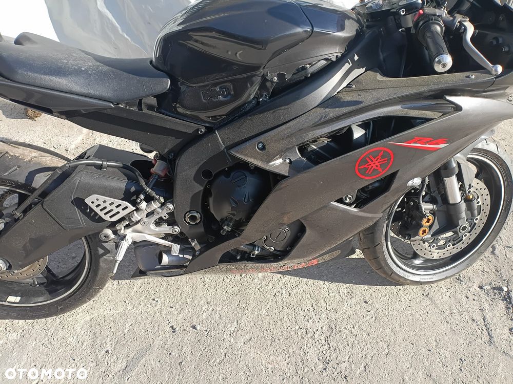 Yamaha R6 - 6