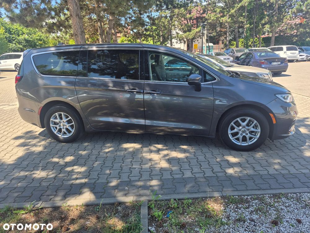 Chrysler Pacifica - 4