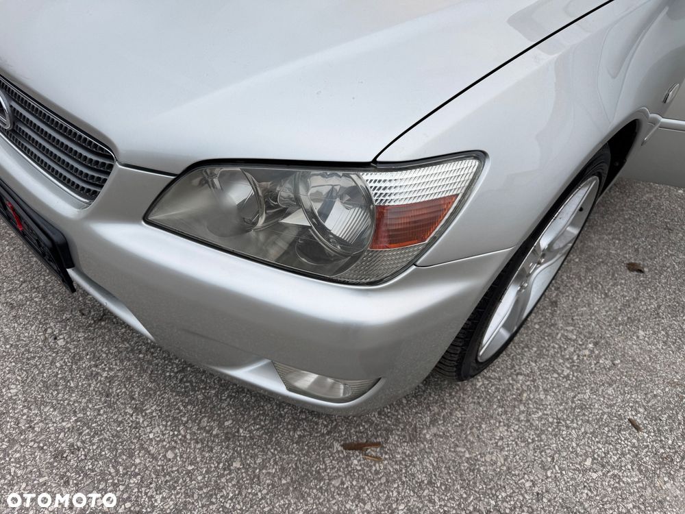 Lexus IS 200 Limited - 10