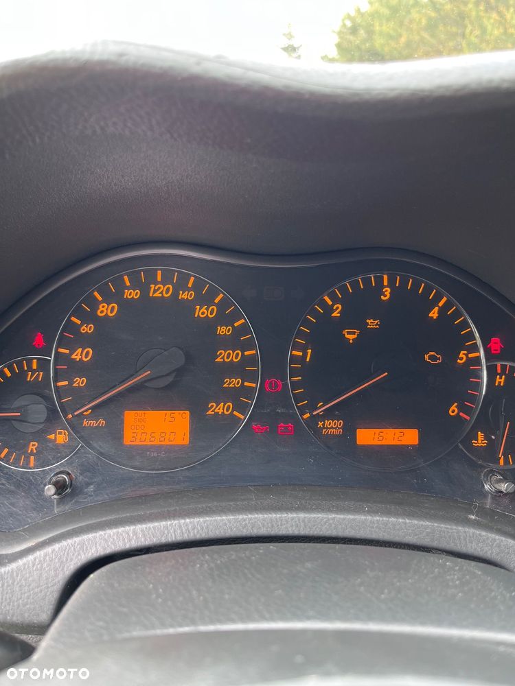 Toyota Avensis 2.0 D-4D Combi - 3