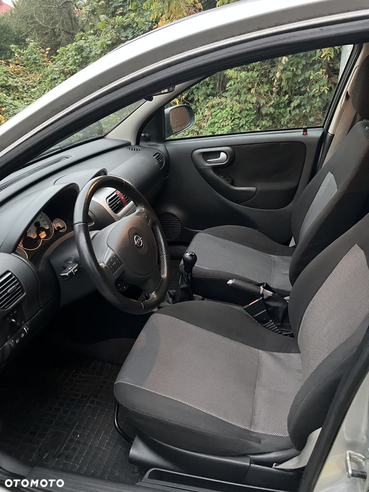 Opel Corsa 1.2 16V Cosmo - 12