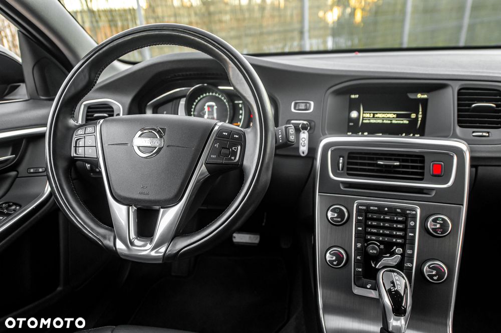 Volvo V60 D3 Geartronic Summum - 18