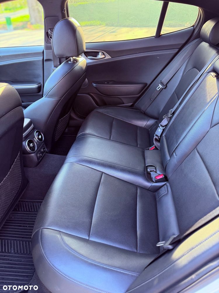 Kia Stinger 3.3 T-GDI AWD GT - 13