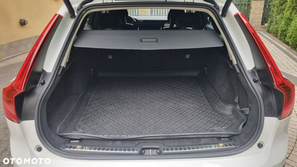 Volvo V90 Cross Country - 30