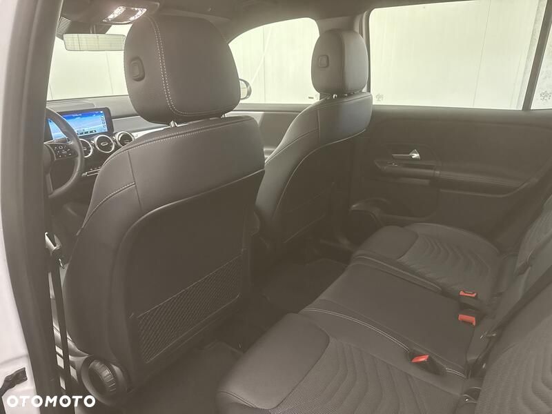Mercedes-Benz GLB 200 7G-DCT - 21