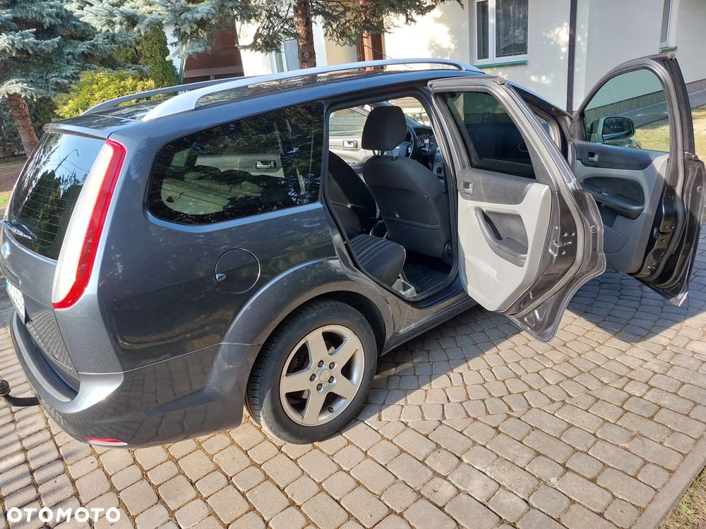 Ford Focus 1.6 16V Trend - 11