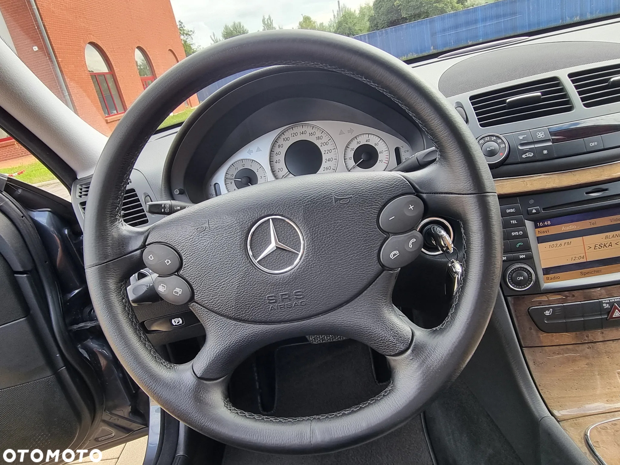Mercedes-Benz Klasa E 200 T BlueEFFICIENCY 7G-TRONIC Avantgarde - 29
