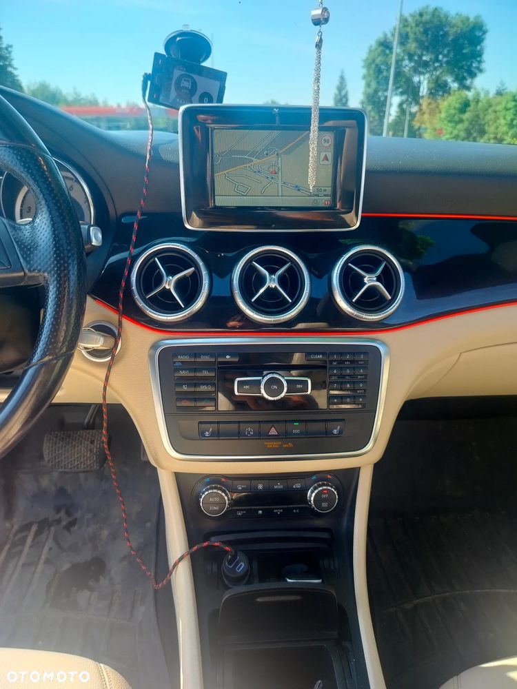Mercedes-Benz CLA 250 4Matic 7G-DCT Sport - 15