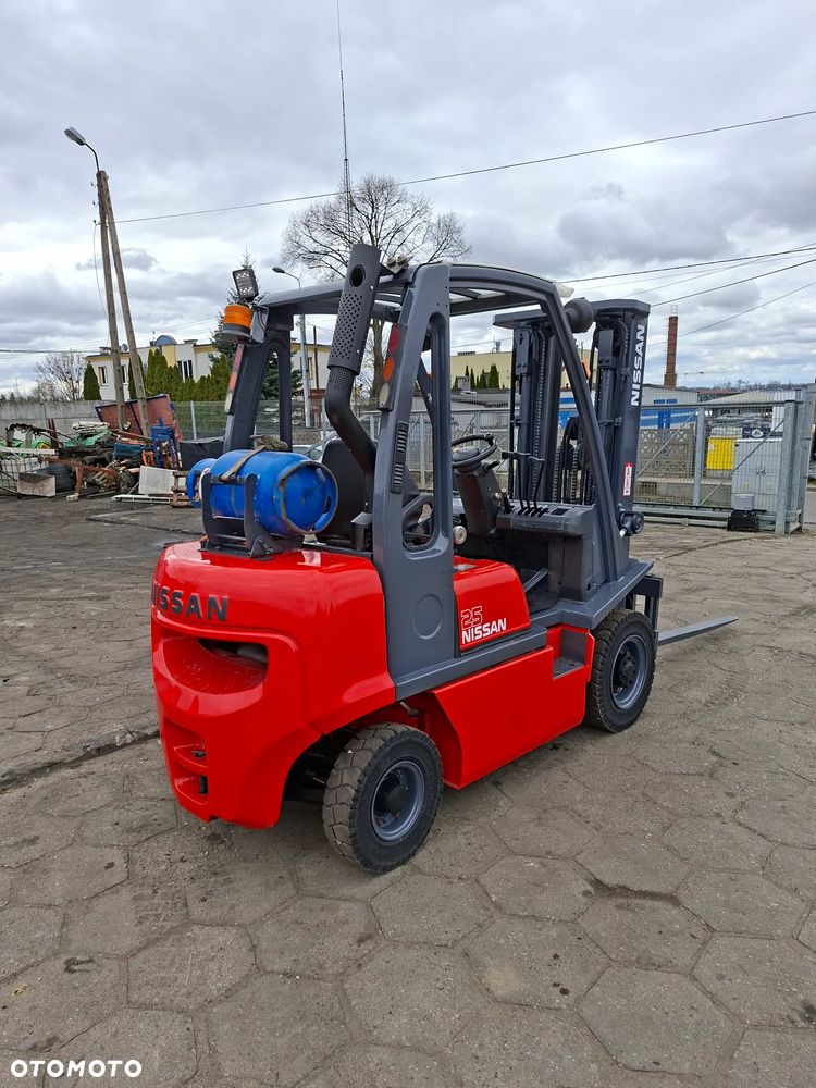 Nissan UD02A25PQ - 2