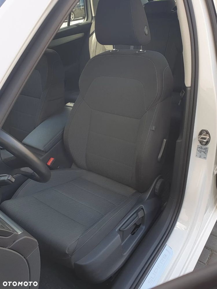 Skoda Superb 2.0 TDI Ambition DSG - 35
