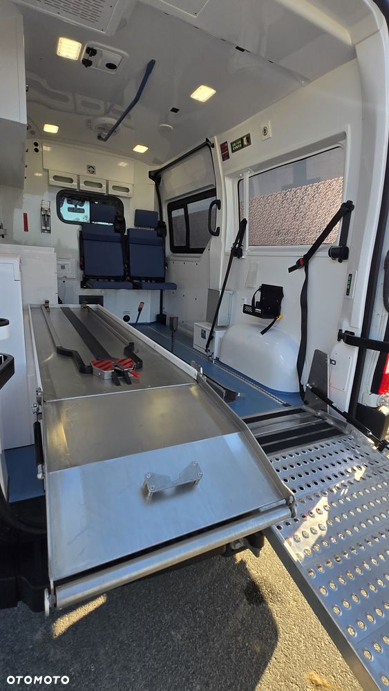 Renault Master Ambulans karetka - 11