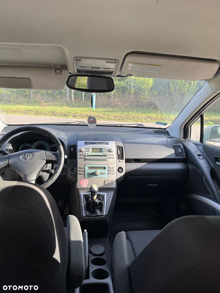 Toyota Corolla Verso 2.0 D-4D - 4