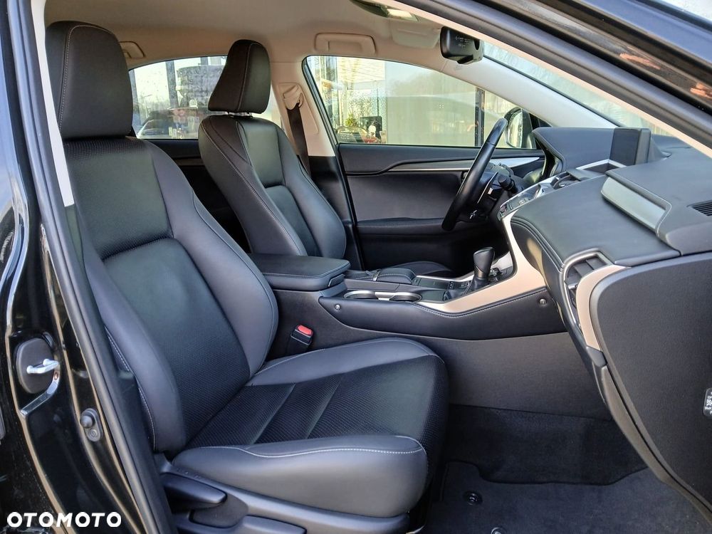 Lexus NX 300h F Impression AWD - 28