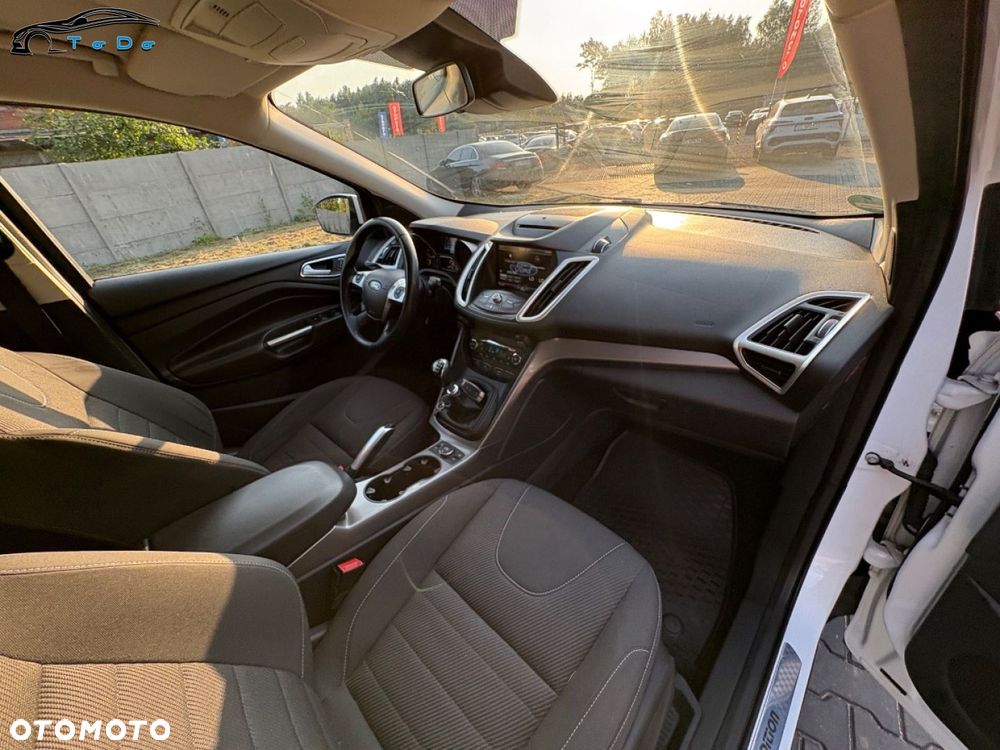 Ford Kuga 2.0 TDCi FWD Titanium Plus - 28