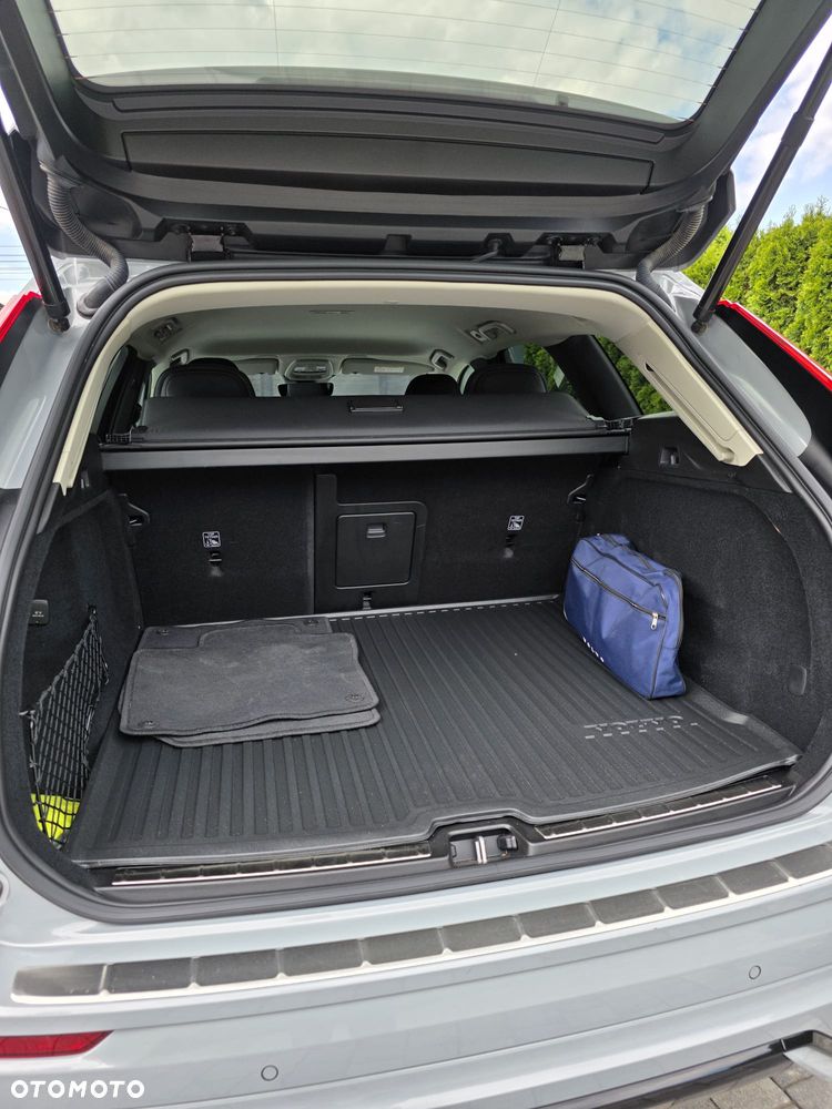 Volvo XC 60 B4 B Plus Dark - 12