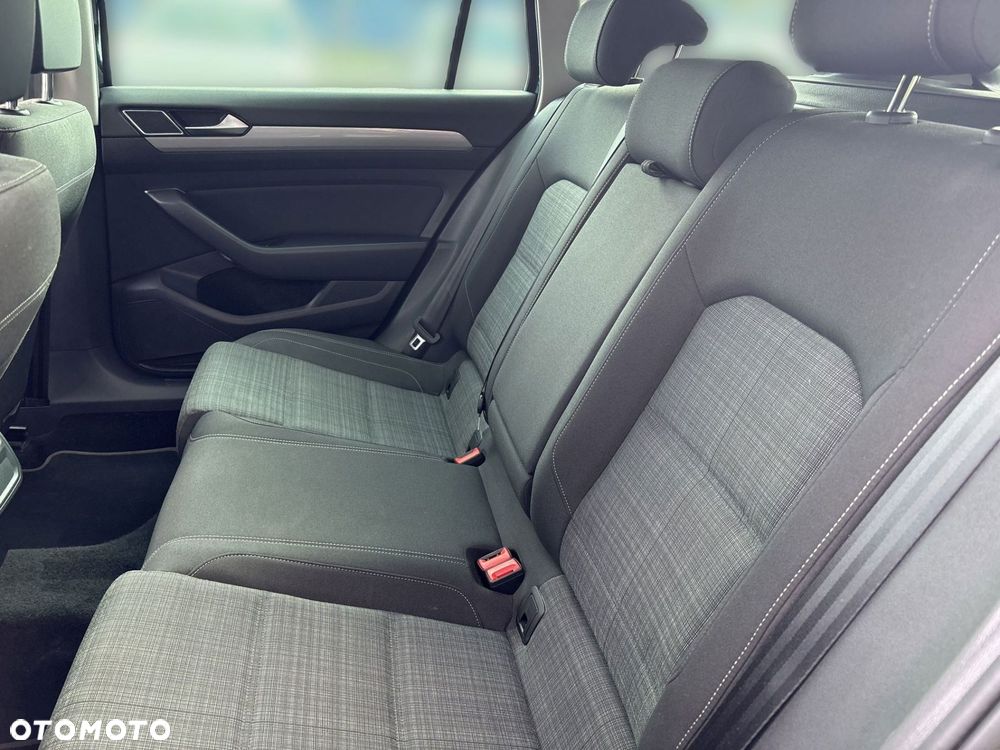 Volkswagen Passat - 16