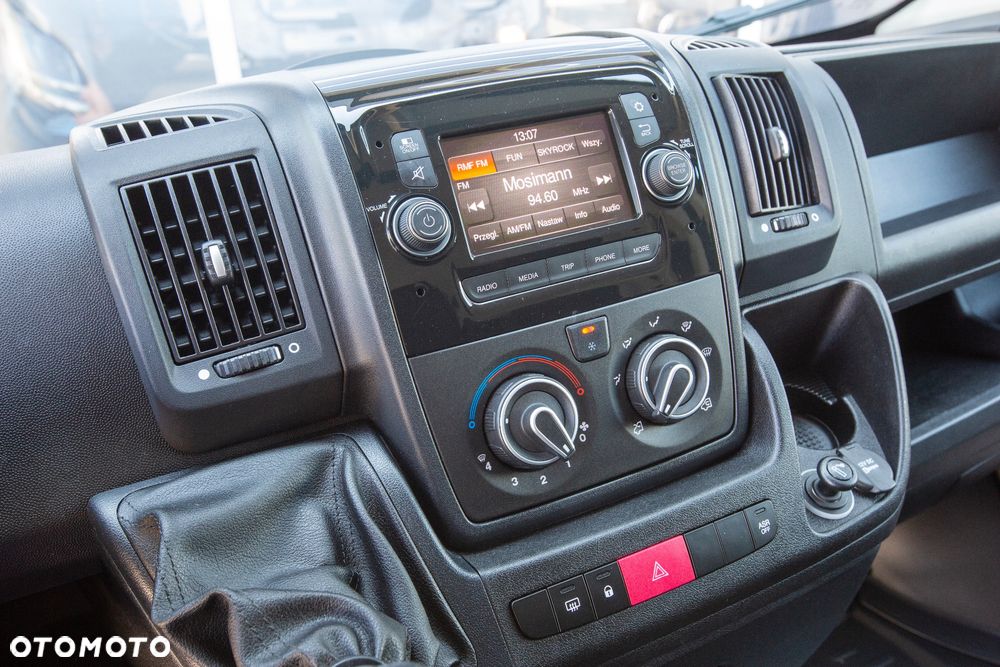 Peugeot Boxer L2H2 ŚREDNI 2.2 BlueHDI *PREMIUM* - 12
