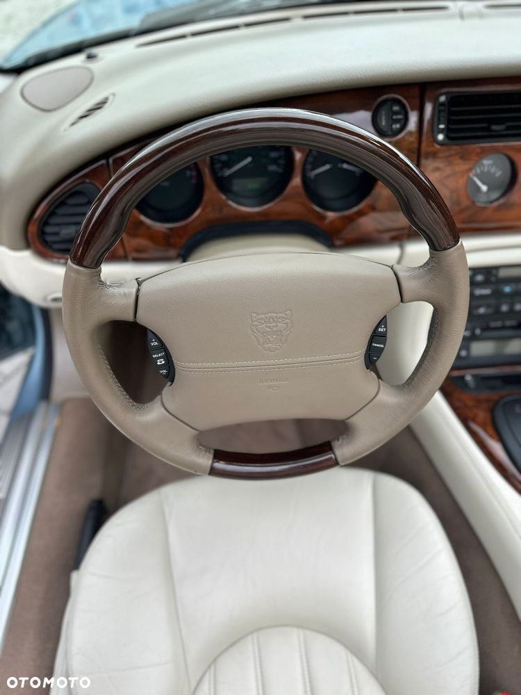 Jaguar XK8 - 36