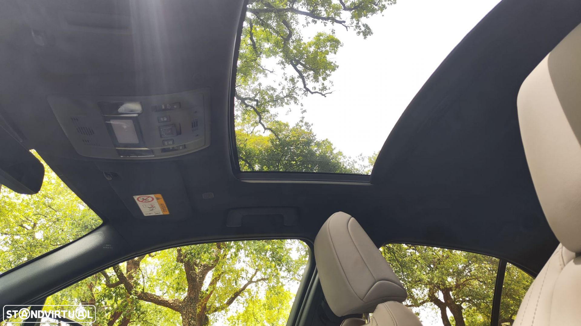 Lexus ux-250h Sport - 32