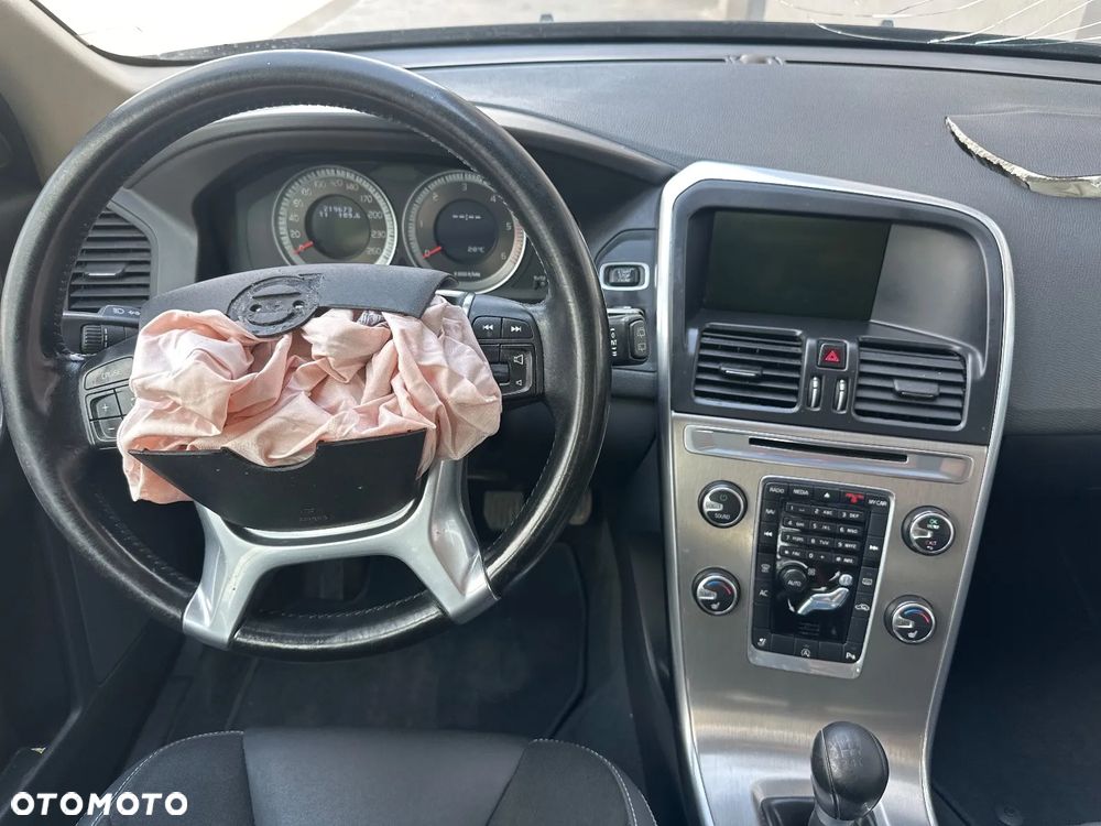Volvo XC 60 D4 Momentum - 17