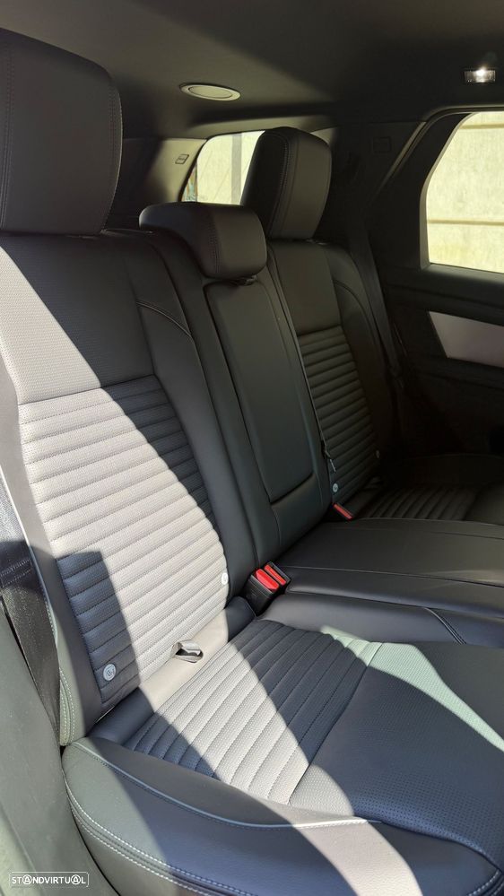 Land Rover Discovery Sport 1.5 I3 P300e AWD R-Dynamic SE - 34