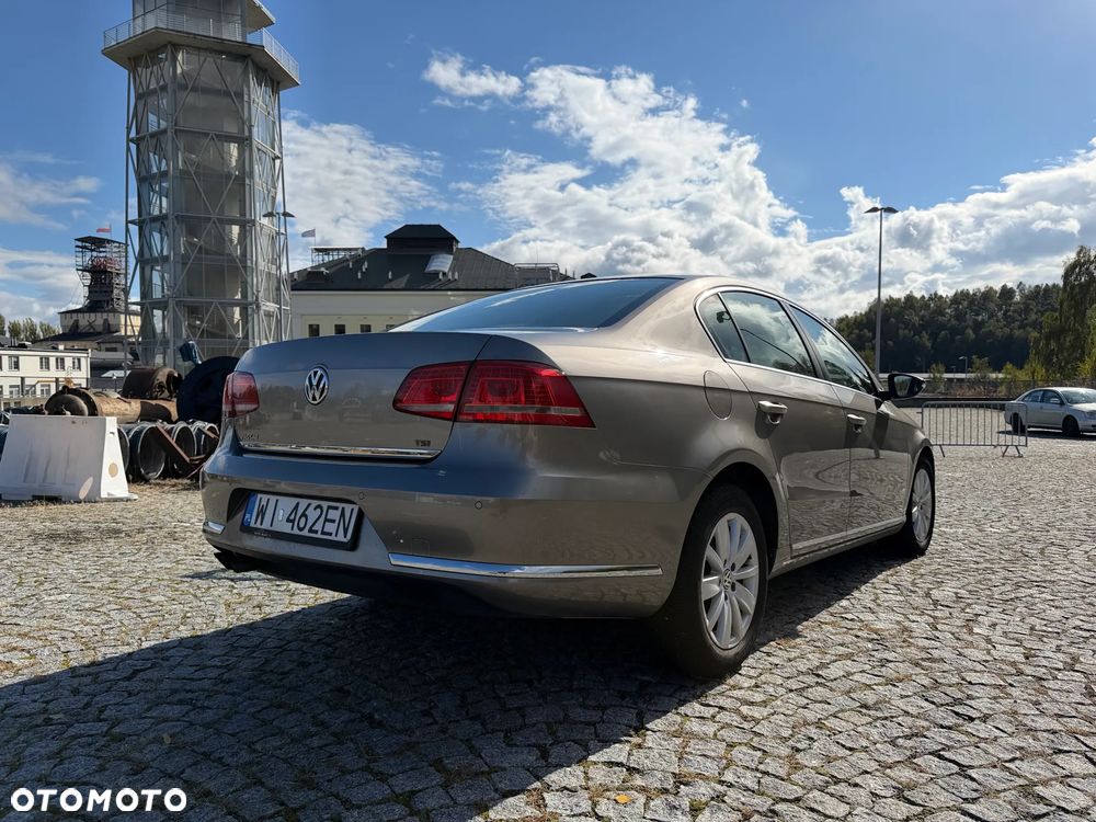 Volkswagen Passat 2012 photo 2